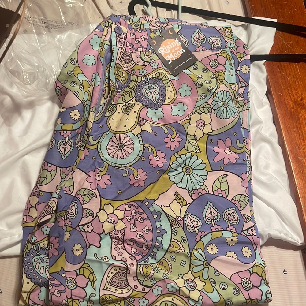 Attention festival and concert girlies!! Psychadelic high waisted pants!!